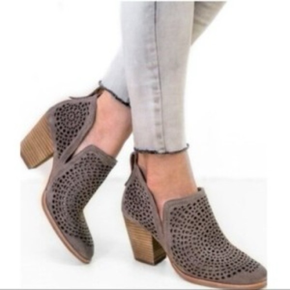$165 JEFFREY CAMPBELL “Rosalee” Perforated Ankle Booties Boots Women’s 6